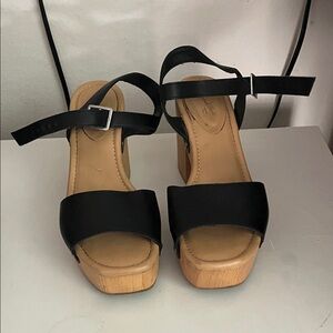Universal Thread Black Platform Sandals